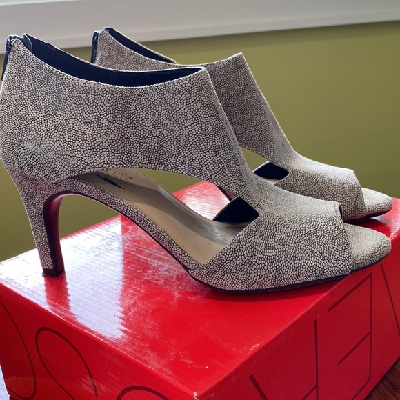 Womens high heels - Picture 2 of 5